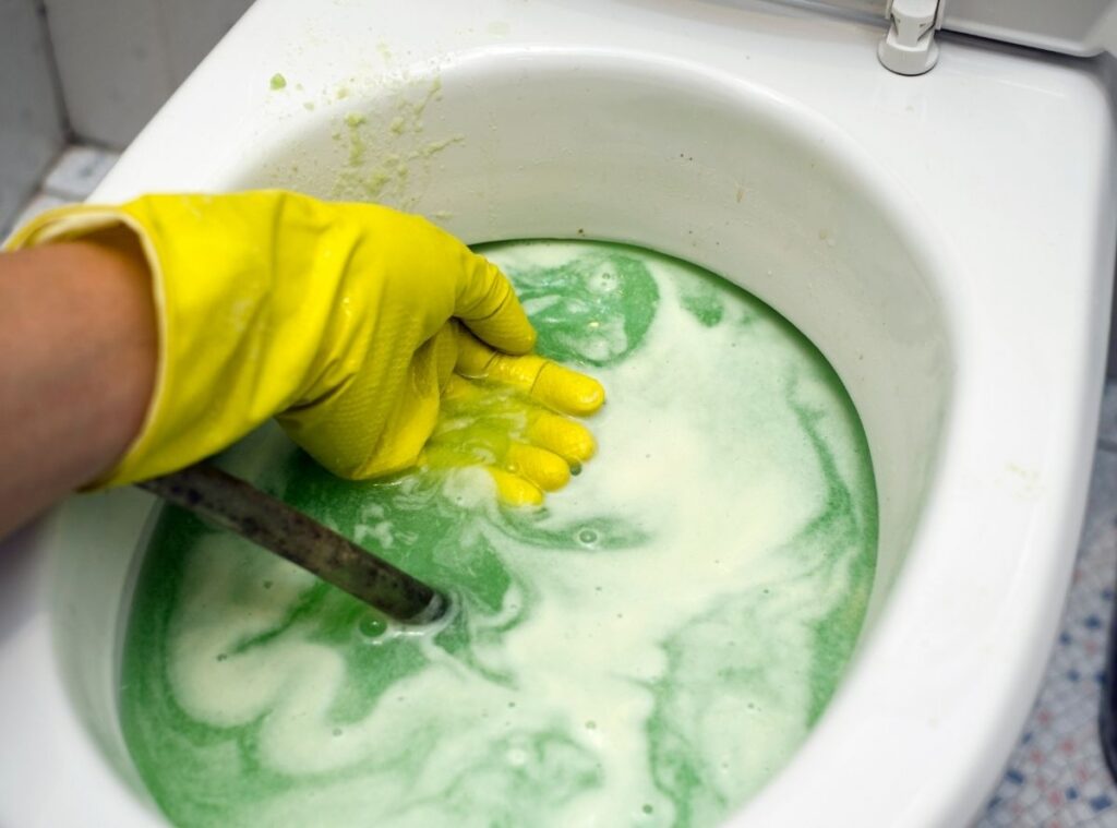 produto-caseiro-para-desentupir-vaso-sanitario